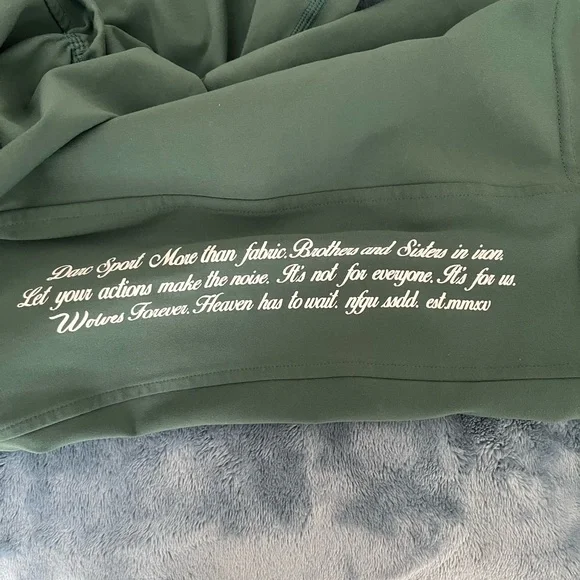 Dara sport green shorts - Picture 2 of 5